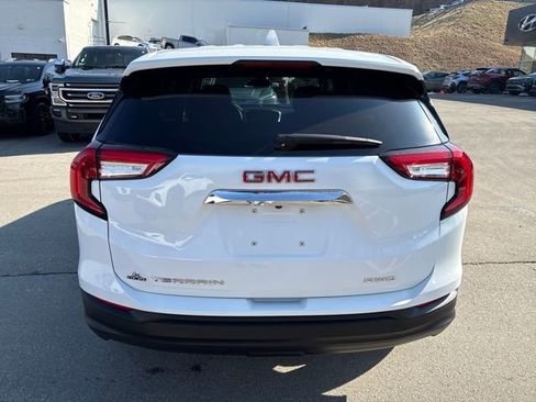 Used 2024 GMC Terrain SLE image 4