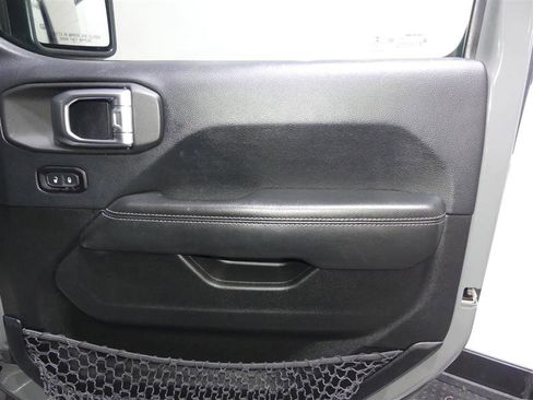 Used 2018 Jeep Wrangler Unlimited Sahara image 18