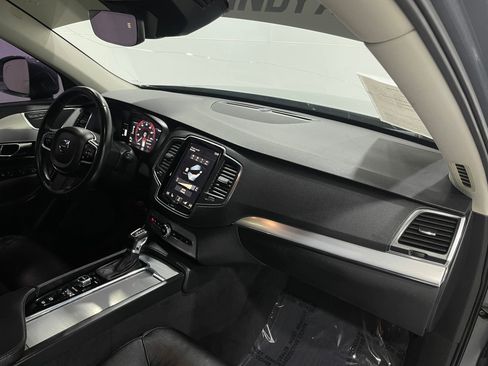 Used 2017 Volvo XC90 T5 Momentum w/ Vision Package image 19