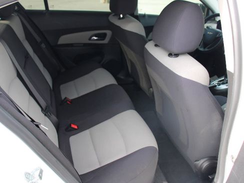 Used 2014 Chevrolet Cruze LS image 16
