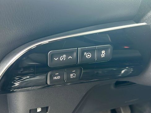 Used 2018 Toyota Prius Three image 10