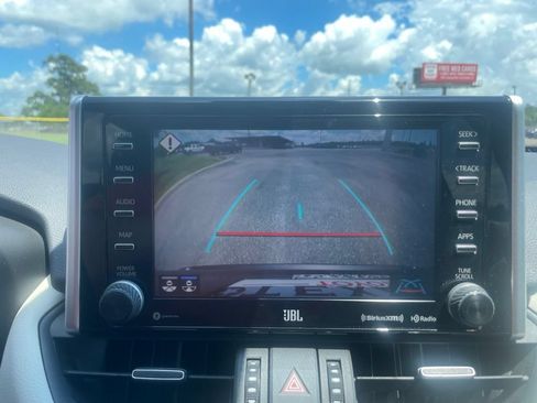 Used 2019 Toyota RAV4 XLE Premium FWD image 25