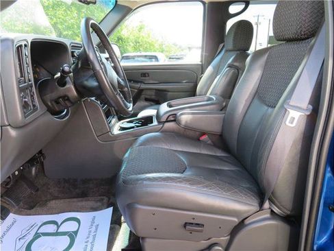 Used 2003 Chevrolet Avalanche 4x4 w/ Driver Convenience Package image 5
