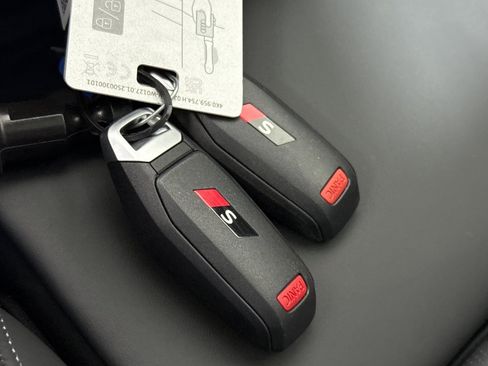 Used 2025 Audi SQ5 Premium Plus w/ Premium Plus Package image 24