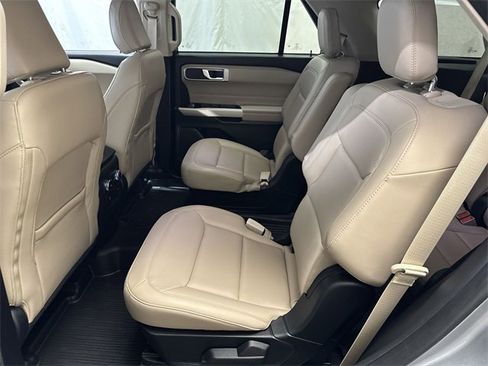 Used 2023 Ford Explorer XLT w/ Equipment Group 202A image 12