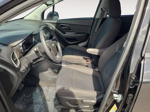 Used 2021 Chevrolet Trax LS FWD image 9