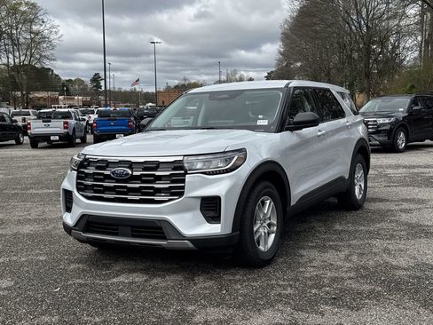 New 2026 Ford Explorer Active RWD image 3