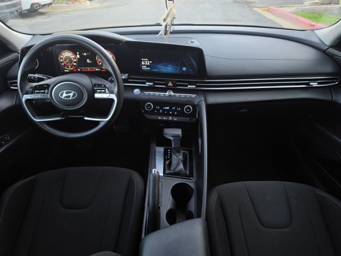 Used 2024 Hyundai Elantra SEL FWD image 22