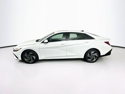 Used 2025 Hyundai Elantra SEL FWD image 4