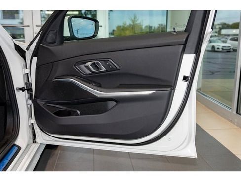 New 2025 BMW 330i xDrive Sedan w/ Convenience Package image 59