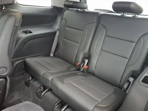 Used 2020 GMC Acadia SLT w/ Driver Alert Package II image 10