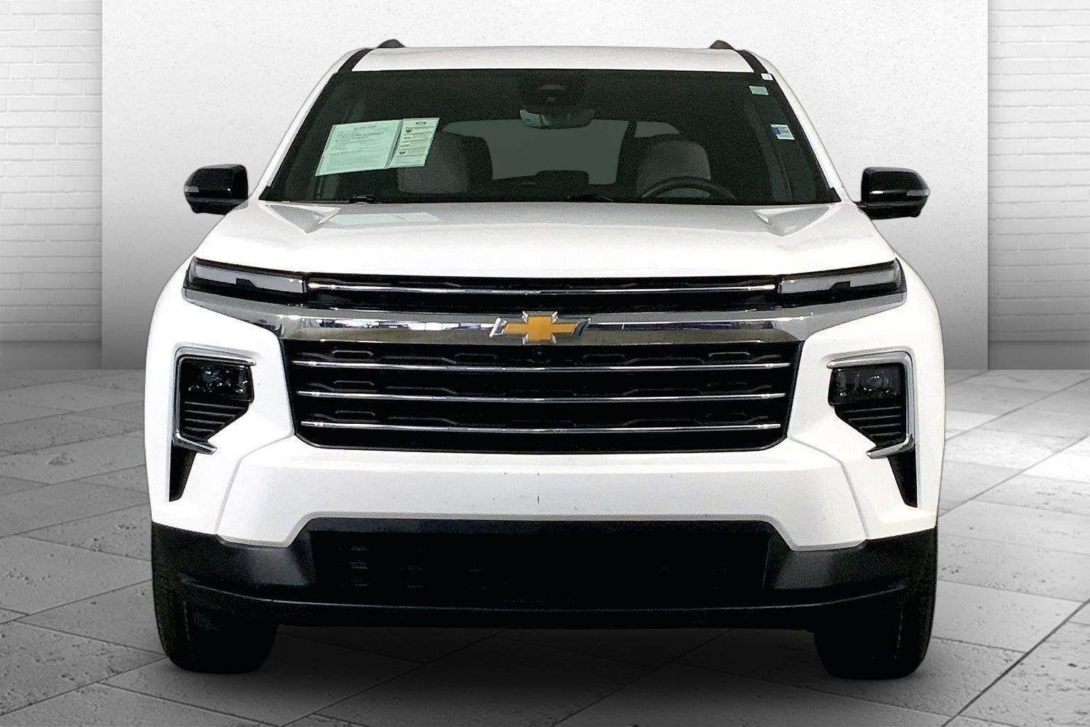Used 2026 Chevrolet Traverse LT w/ Driver Confidence Package FWD image 2