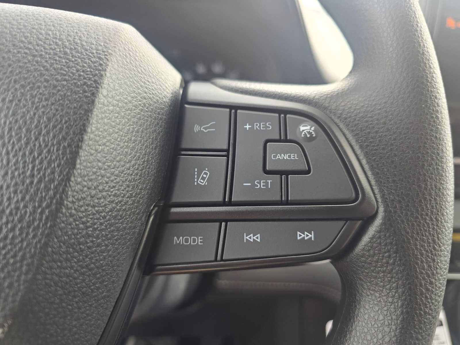 Used 2026 Toyota Sienna LE FWD image 11