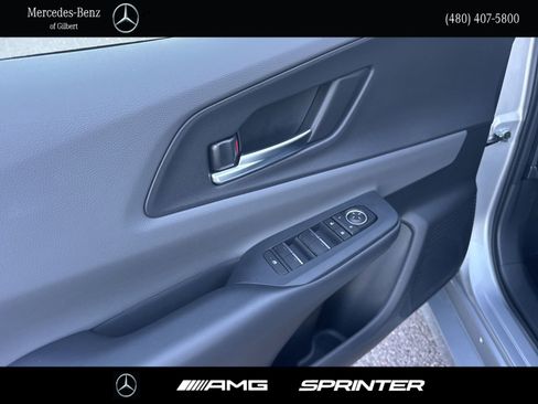 Used 2025 Toyota Prius XLE image 10