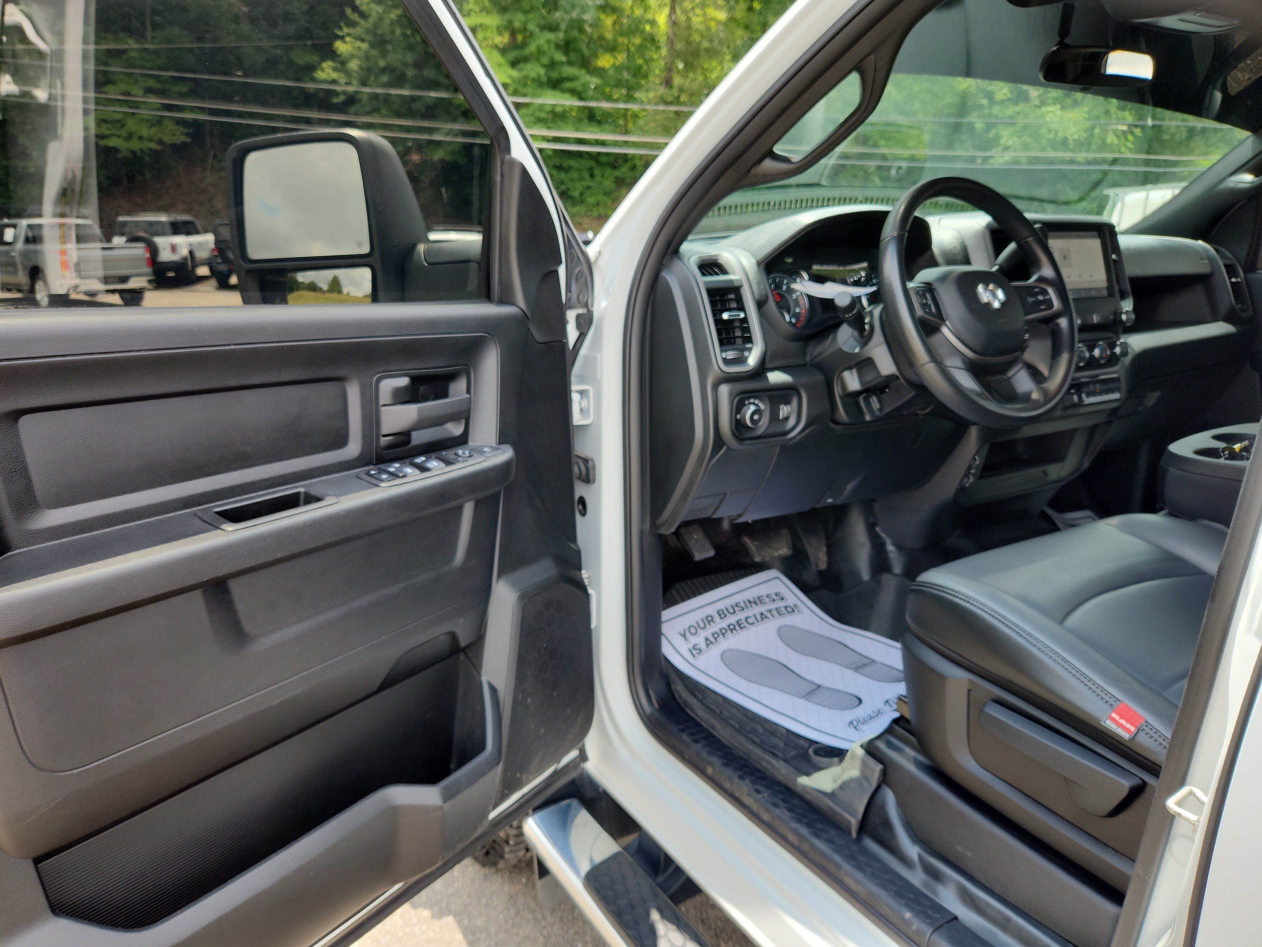 Used 2024 RAM 3500 Tradesman w/ Chrome Appearance Group AWD/4WD image 19