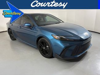 Used 2025 Toyota Camry SE video 1