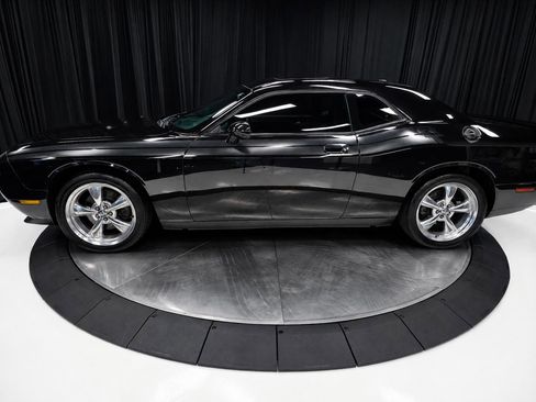 Used 2010 Dodge Challenger R/T RWD image 13