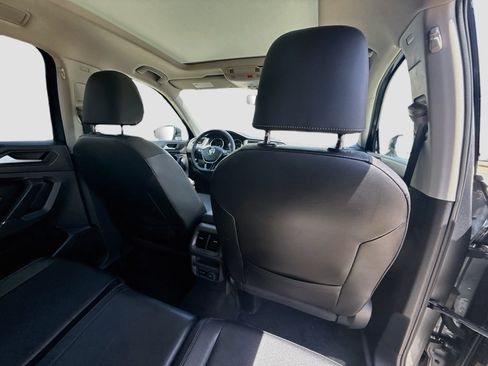 Used 2020 Volkswagen Tiguan SE w/ Panoramic Sunroof Package FWD image 27