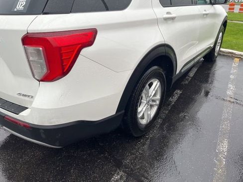 Used 2022 Ford Explorer XLT w/ Equipment Group 202A AWD/4WD image 2