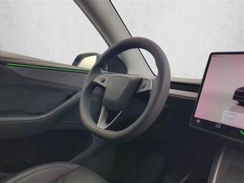 Used 2026 Tesla Model Y 2WD image 23
