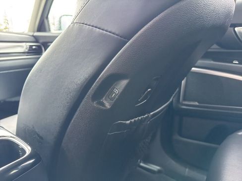 Used 2025 Kia Telluride S FWD image 40