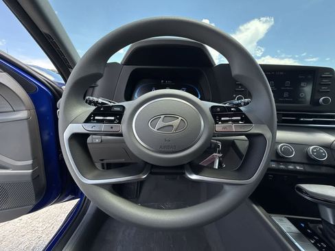 Used 2025 Hyundai Elantra SE FWD image 15