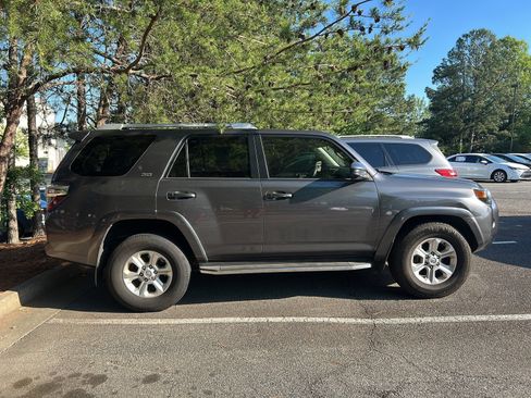 Used 2016 Toyota 4Runner SR5 RWD image 3