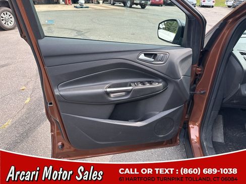 Used 2017 Ford Escape SE w/ SE Sport Appearance Package FWD image 14