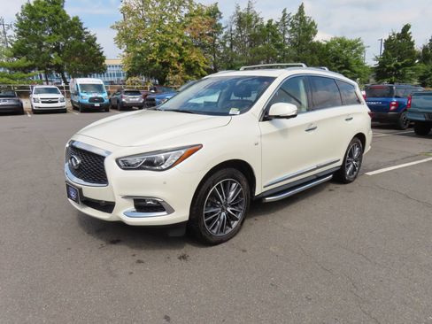 Used 2018 INFINITI QX60 Luxe w/ Deluxe Technology Package AWD/4WD image 3
