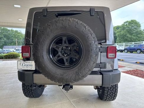 Used 2018 Jeep Wrangler Unlimited Sahara w/ Connectivity Group AWD/4WD image 8