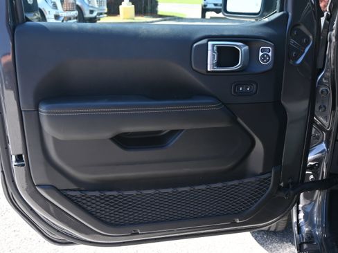 Used 2025 Jeep Wrangler Unlimited Sahara w/ Safety Group AWD/4WD image 14