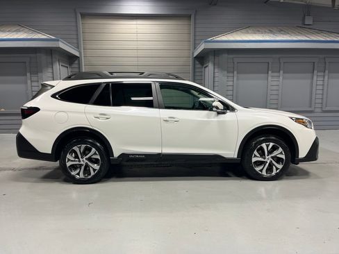 Used 2022 Subaru Outback Limited AWD/4WD image 10