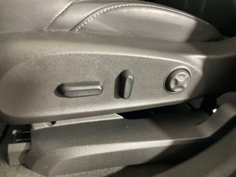 Used 2019 Buick Envision Essence AWD/4WD image 32