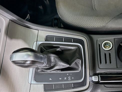 Used 2017 Volkswagen Golf S image 20