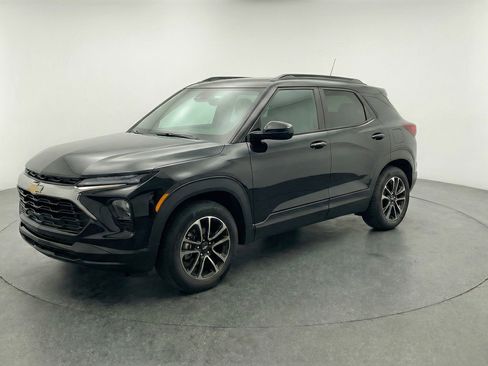 Used 2025 Chevrolet TrailBlazer LT image 3