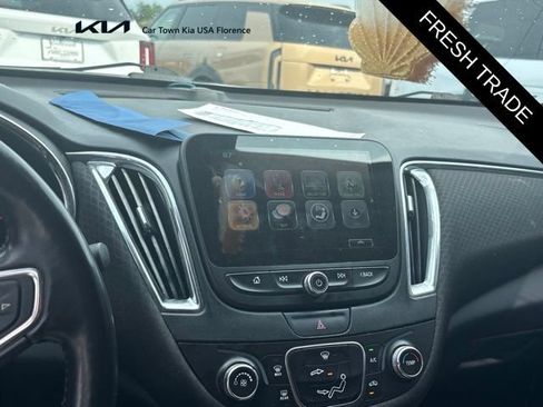 Used 2017 Chevrolet Malibu LT FWD image 10