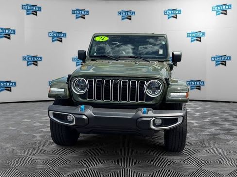 Used 2024 Jeep Wrangler Unlimited Sahara w/ Technology Group AWD/4WD image 8