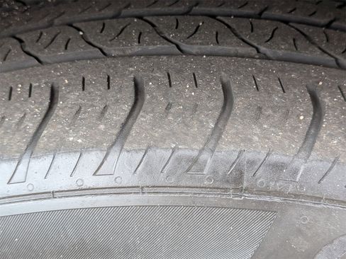 Used 2022 Tesla Model Y Long Range image 11