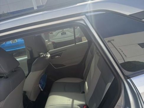 Used 2021 Toyota RAV4 XLE Premium FWD image 8