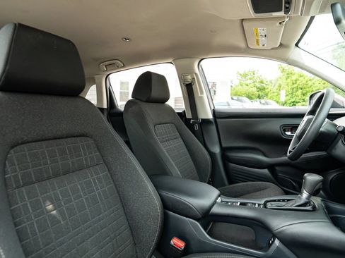 Used 2025 Honda HR-V LX image 10