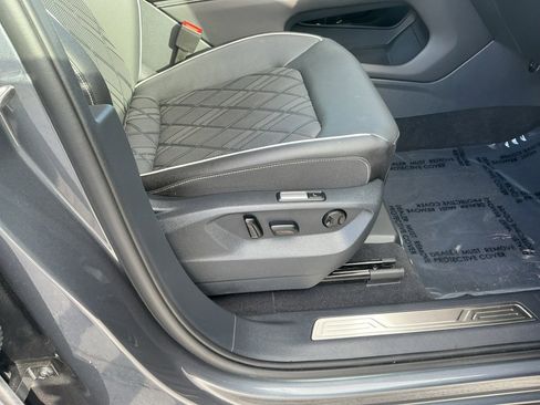 Certified 2025 Volkswagen Atlas SEL Premium R-Line image 32