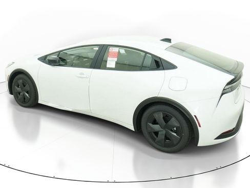 New 2026 Toyota Prius Plug-In Hybrid FWD image 4