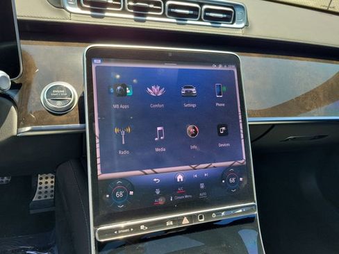 Used 2022 Mercedes-Benz S 580 4MATIC Sedan w/ AMG Line Package image 18