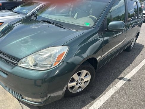Used 2004 Toyota Sienna XLE FWD image 2