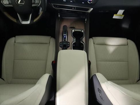 New 2026 Lexus RX 450h AWD image 17