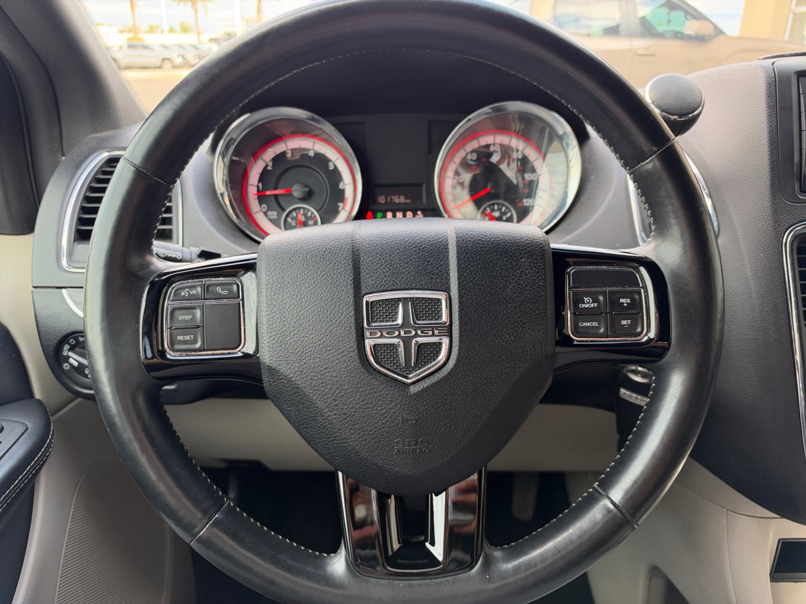 Used 2019 Dodge Grand Caravan SXT w/ Driver Convenience Group FWD image 9