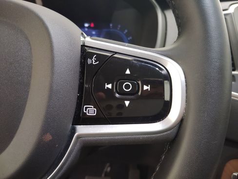 Used 2023 Volvo XC90 B6 Core w/ Protection Package Premier image 27