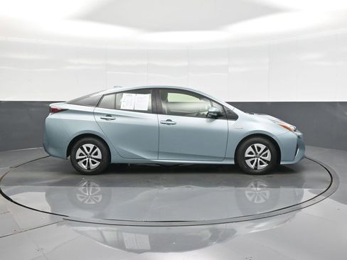 Used 2018 Toyota Prius Three image 10