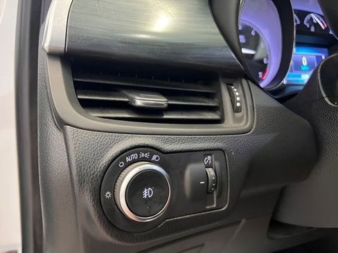 Used 2019 Buick Envision Essence FWD image 25