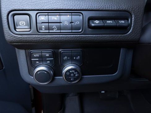 Used 2021 GMC Yukon Denali w/ Denali Premium Package image 13